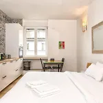 Luxury Cozy By Station - Cafe Appartement